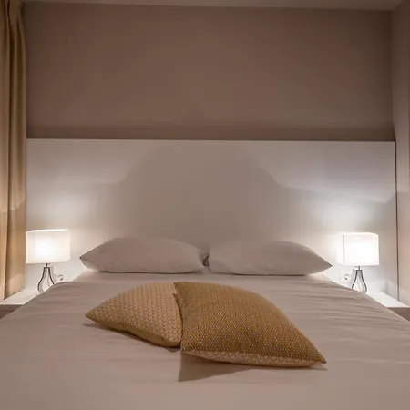 Ana Ii Aparthotel Traù